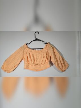 HyFVE Peach/Apricot Lightweight Top - Size M